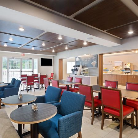 Holiday Inn Express & Suites Tavares By Ihg Exterior foto